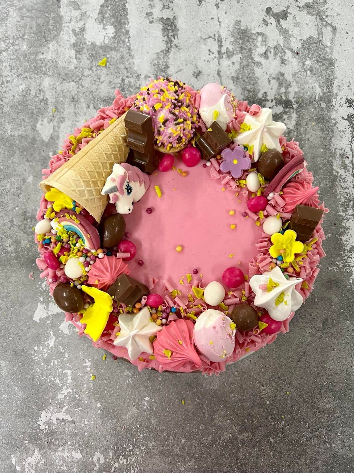 Variantă de decor tort Candy Box